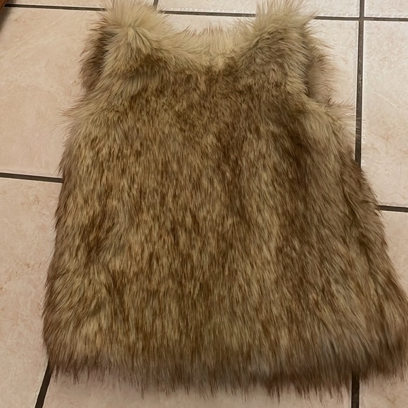 Unique find! ✨ faux fur vest - New With Tags!!! - Picture 4 of 5